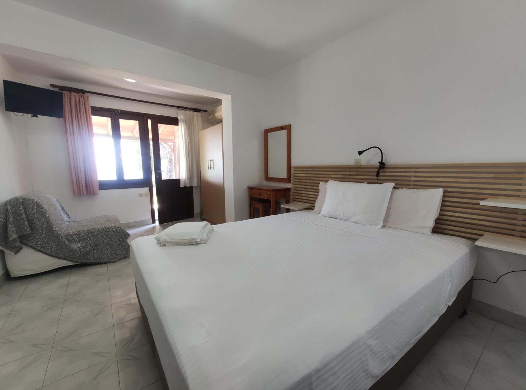 Para Thin Alos Inn Neos Marmaras Extérieur photo