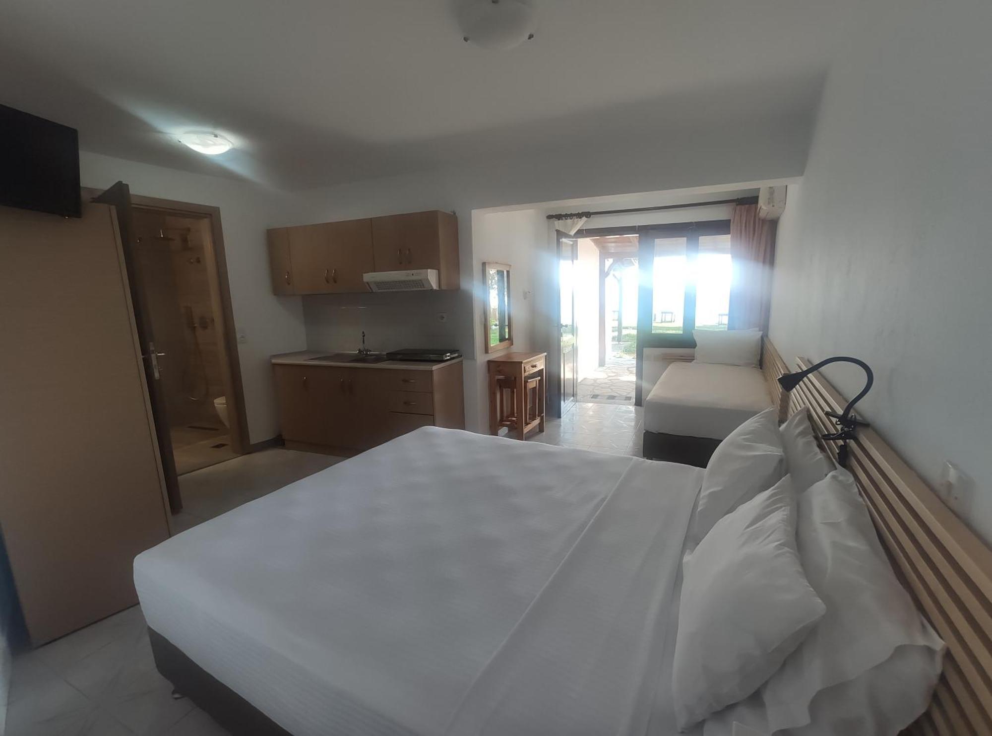 Para Thin Alos Inn Neos Marmaras Extérieur photo
